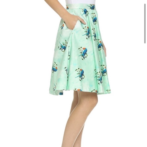 NWT 8 Alice and Olivia Skirt! Never worn! Size 8! - Picture 3 of 5